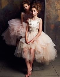 Stylish Tiered High Low Flower Girl Dresses For Wedding Beaded Jewel Neck Appliqued Pageant Gowns Tulle First Communion Dress