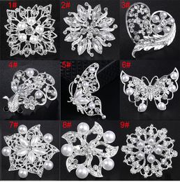 Mixed 25 Styles Luxury Fashion Silver Crystal Women Brooch with Pearl Cheap Wholesale Stunning Diamante Lady Costume Pin
