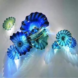 Moderne abstrakte Glaswandkunst, Blumenwandkunst aus Muranoglas, blau gefärbte, mundgeblasene Muranoglas-Wandkunstplatten zum Aufhängen
