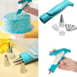 7pcs Nozzles Pastry Set DIY Cake Utensil Set Turntable Pastry Tips Disposable Bag Set Kitchen Baking Dessert Decoration Tools