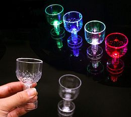 100pcs Colour Changeable LED Shot Glass Cup Party Drinkware Light Up Wine Whisky Fashing Cup For Bars Events SN4081
