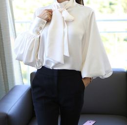 Kadınlar bluz gömlekleri saf beyaz papyon bluzunu şifon kadın ofis gömlek fener kılıf blusas feminas resmi bayanlar