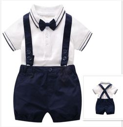 2020 neue Baby Jungen Gentleman Stil Kleidung Sets Sommer Kleinkind Strampler Mit Fliege + Hosenträger Hosen 2 stücke Set infant Anzug Neugeborenen Outfits