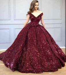 2020 Sparkly Burgundy Sequined Off Shoulder Quinceanera Klänningar V Neck-Sequins Sweet 16 Dress Ball Gown Evening Party Gowns