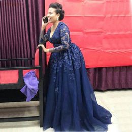 2020 Arabic Royal Blue V Neck Evening Dresses Long Sleeves Appliqued Lace Beaded Women Formal Dress Tulle A Line Prom Gowns