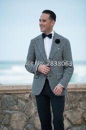 Popular Two Buttons Groomsmen Peak Lapel Groom Tuxedos Groomsmen Best Man Suit Mens Wedding Suits Bridegroom (Jacket+Pants+Tie) B590