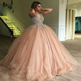Vestidos de 15 anos boll klänning quinceanera klänning tunga pärlstav kristaller djupa v nacke söta 16 klänningar kväll prom klänningar