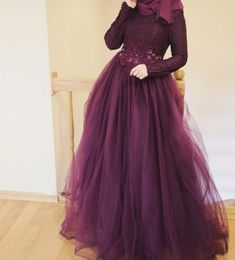 2019 Modest Long Sleeve Muslim Evening Dresses Jewel Neck A Line Floor Length Beaded Appliqued Purple Lace and Tulle Islamic Evening Gowns