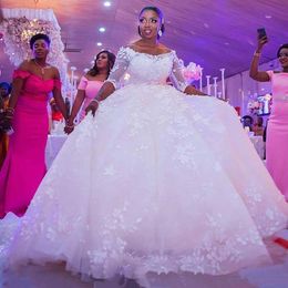 Luxury 3D Floral Applique Wedding Dresses Off Shoulder 1/2 Sleeves Court Train African Bridal Gowns Plus Size Wedding Dresses