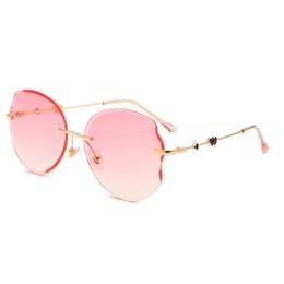 Women Love Peach Heart Sunglasses Female Frameless Thick-Wing Glasses Wavy Trim Glasses Curved Design Couple Sunglasses HD Ocean Sunglasses