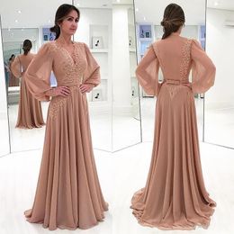 2020 Formal eine Linie Mutter der Braut Kleider gegen Nackenspitze Applikationen Langarm Chiffon Sweep Zug Hochzeit Gast Abschlussabendkleider