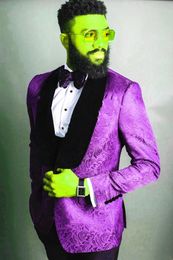 Фиолетовый Тиснение Groom Tuxedos черный отворот дружки свадебные 3 шт костюм Популярные Мужчины Бизнес Пром куртка Blazer (куртка + штаны + Tie + Vest) 26