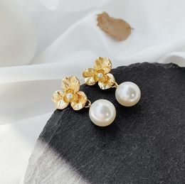 Wholesale- Designer Gold Earrings with Pearl Jewelry for Women Fashion Alloy Flower Dangle Earrings for Party Wedding