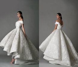 2020 Abiti da sposa di lusso con spalle scoperte in pizzo 3D con applicazioni floreali Abiti da sposa alti e bassi Sweep Train Abito da sposa vintage su misura 81