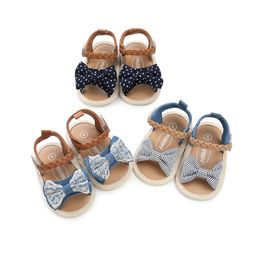 3 färger flickor sandaler mjuk botten anti-skid baby sandal barn flicka spets denim lapptäcke båge baby första vandrare skor z01