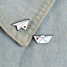 Love heart paper plane ship enamel Pins Carrying full love Badge Couple Brooch Clothes jackets bag Lapel Pin Jewellery Lover gift