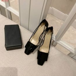 champagne women's dress shoes