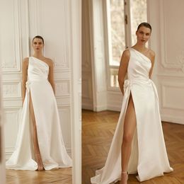 2020 Hot Sell Simple Wedding Dresses Satin Hand Made Flower One-Shoulder High-split Wedding Dresses Sweep Train Custom Made Bridal Gown