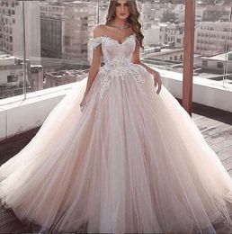 2020 New Arrival Ball Gown Tulle Champagne Wedding Dresses Off Shoulder Bridal Gowns Lace Applique Crystal Wedding Gowns Abito da Sposa