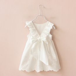 Baby Girls Dress 2019 New Summer Kids White Sleeveless Bow Dress Girl Fashion Lace Hollow klänningar Barn Kläder Z11