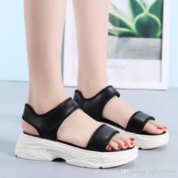 Designer riveted Sports sandals Luxury diamond brand women's leisure sandals fashion Leather outdoor beach casual girls shoes high qual