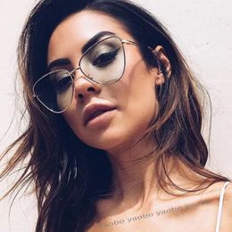 Wholesale-Cat Eye Sunglasses Stylish Fashion Female Sun Glasses Light Weight Sunglass for women Shade UV400