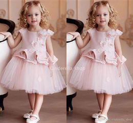 Lovely Pink Short Flower Girls Dresses Short Sleeves 3D Floral Appliques Girls Birthday Party Gowns Pageant Dresses For Kids Cheap