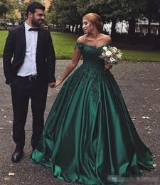 2019 Hunter Green Prom Dresses Sexy Off The Shoulder Cap Sleeves Satin Lace Applique Beaded Crystals Evening Ball Gown 403 403