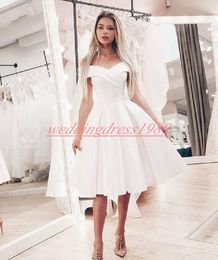 2019 Off Shoulder Short Homecoming Dresses Knee Length Satin Simple Cheap A-Line Short Prom Dress Juniors Cocktail Party Club Wear