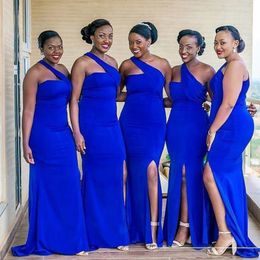 African One Shoulder Royal Blue Bridesmaid Klänning Elastisk Satin Lång Bröllop Gästklänningar Enkel Front Split Vestidos de Dama de Honra