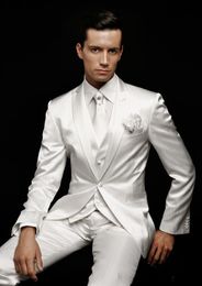 Fashionable One Button Groomsmen Peak Lapel Groom Tuxedos Men Suits Wedding/Prom/Dinner Best Man Blazer(Jacket+Pants+Tie+Vest) A318