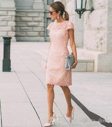 Новый Blush Pink полный шнурок мама невесты платья Jewel шеи короткими рукавами длиной до колен Оболочка Вечерние свадебные платья для гостей Casual Wear
