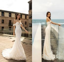 floral hot sell mermaid wedding dresses offshoulder sleeveless appliqued lace bridal dress sweep train custom made ruched robes de marie