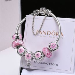 Es un bebé niña encantos Rosa Mezcla de Cuentas. flores y mezcla de Cuentas de Vidrio x 50 piezas