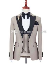 New Arrival One Button Groomsmen Peak Lapel Groom Tuxedos Men Suits Wedding/Prom Best Man Blazer ( Jacket+Pants+Vest+Tie) AA26