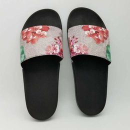 Classic Flowers Slippers Men Women Summer Design Slides Beach Flats Bottom Peep Toes Sandals Outdoor Slipper Size 36-45 High Quality
