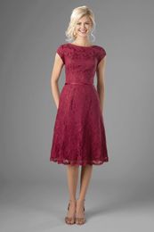 2019 Vintage Maroon Lace Short Modest Bridesmaid Dresses With Cap Sleeves A-line Knee Length Women Informal Modesrt Wedding Party Dress