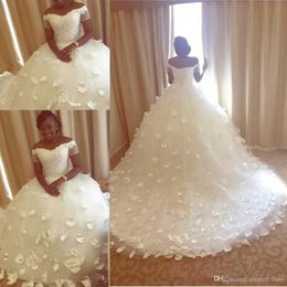 Plus Size Afrique du Nigeria Robes de mariée 2018 Luxe Perles perles 3D florale papillon épaules Princess Garden robe de mariage