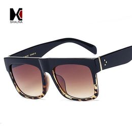 Wholesale-HAUNA Fashion Baby Audrey Super Square Glasses Rivets Vintage Women Sunglasses Brand Designer Men Flat Top Clear Len Eyeglasses