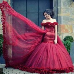 Latest Red Sweetheart off The Shoulder Detachable Skirt Long Tail Wedding Dresses Pakistan Wedding Dress with 3D Flowers