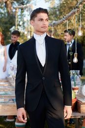 Fashion Black Groom Tuxedos Mandarin Lapel Slim Fit Bridegroom Blazer Men Formal Suits Prom Party Suits (Jacket+Pants+Tie+Vest) 789