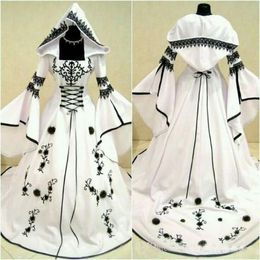 Abiti da sposa celtici in bianco e nero con cappello A Line Abiti da sposa unici con squisito corsetto ricamato Top su misura