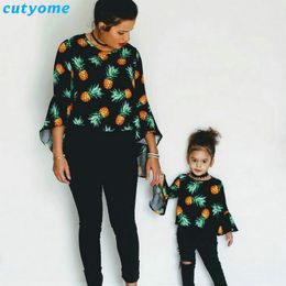 mom daughter matching tops