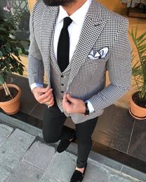 Handsome One Button Groomsmen Peak Lapel Groom Tuxedos Men Suits Wedding/Prom/Dinner Best Man Blazer(Jacket+Pants+Tie+Vest) W229