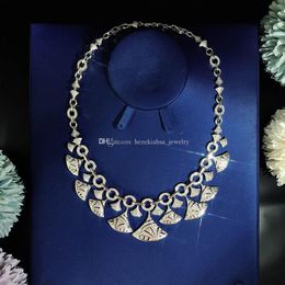 High-end Luxurious Ball Lady Necklace Party gathering Sector Necklace circular Superior quality Free shipping Queen Fan Er noble