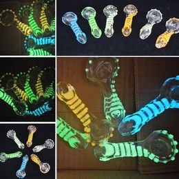 Oil Burner 4 inch Glass Pipe Glow in the Dark Pipes Transparent Scorpion Hand Luminous Water Pipes Dry Herb Tobacco Smoking Spoon Bubbler