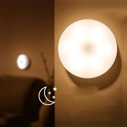 Luce notturna ricaricabile Luce del sensore intelligente Luci notturne USB wireless Luce dell'armadio a induzione del corpo umano Lampade notturne con sensore