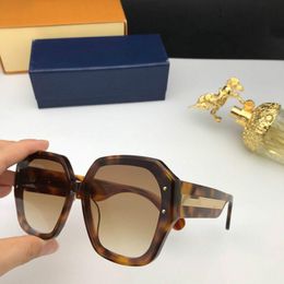 2020 New fashion women designer sunglasses 1085 frame shiny crystal square big frame hot lady UV400 lens with case The high quality