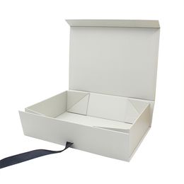 2020 Custom logo clothing packaging folding gift box with ribbon