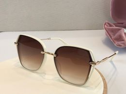 059S Women Designer Popular Sunglasses Cat Eyes Frame Sunglasses Crystal Metarial Fashion Women Style Come With Pink Case 2020 high quality